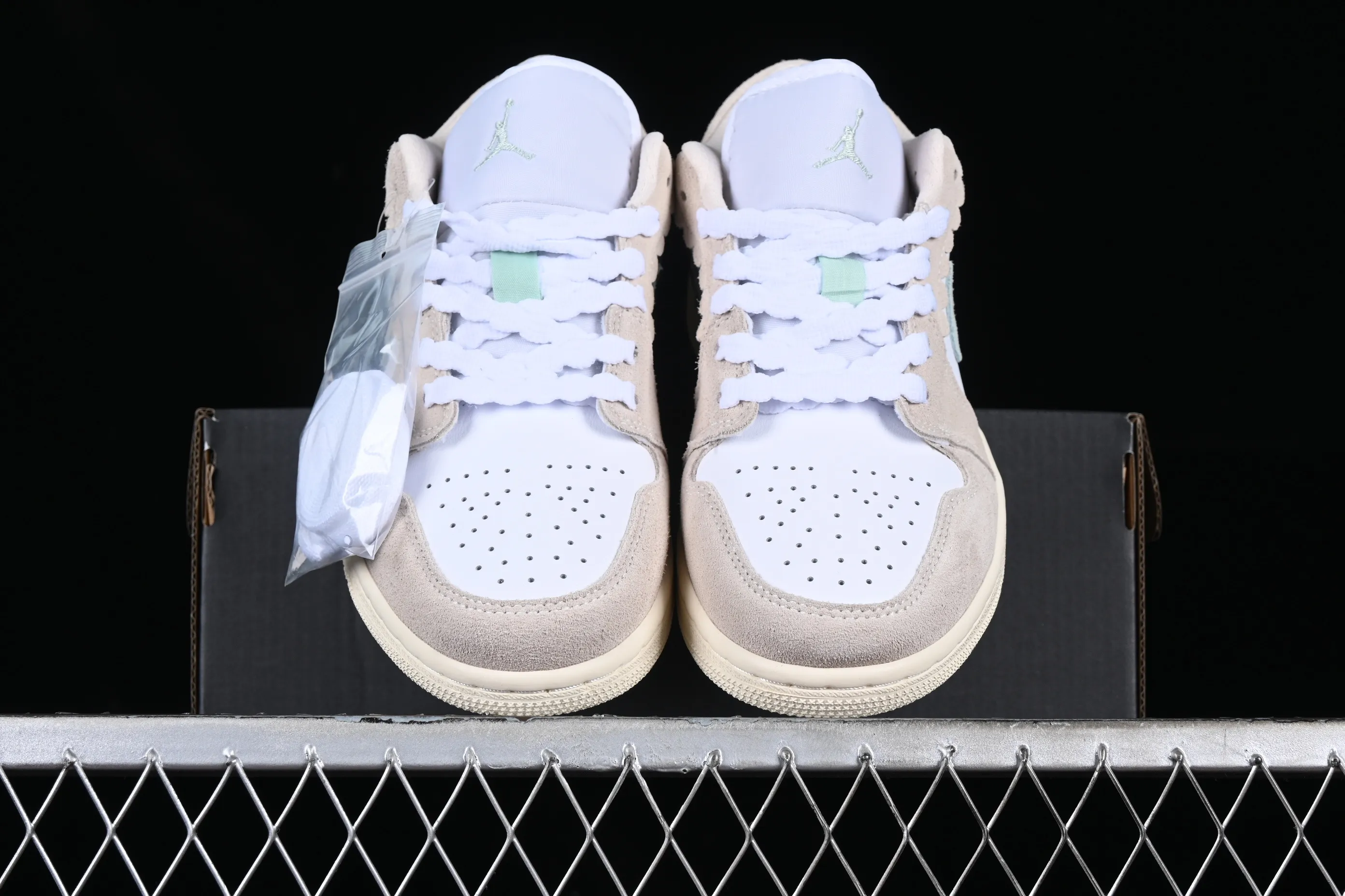 All categories Air Jordan Jordan series basketball shoes Air Jordan 1 Low Z version Air Jordan 1 Low AJ1 Joe 1 pink and white low-top cultural casual sneakers DZ5356-800